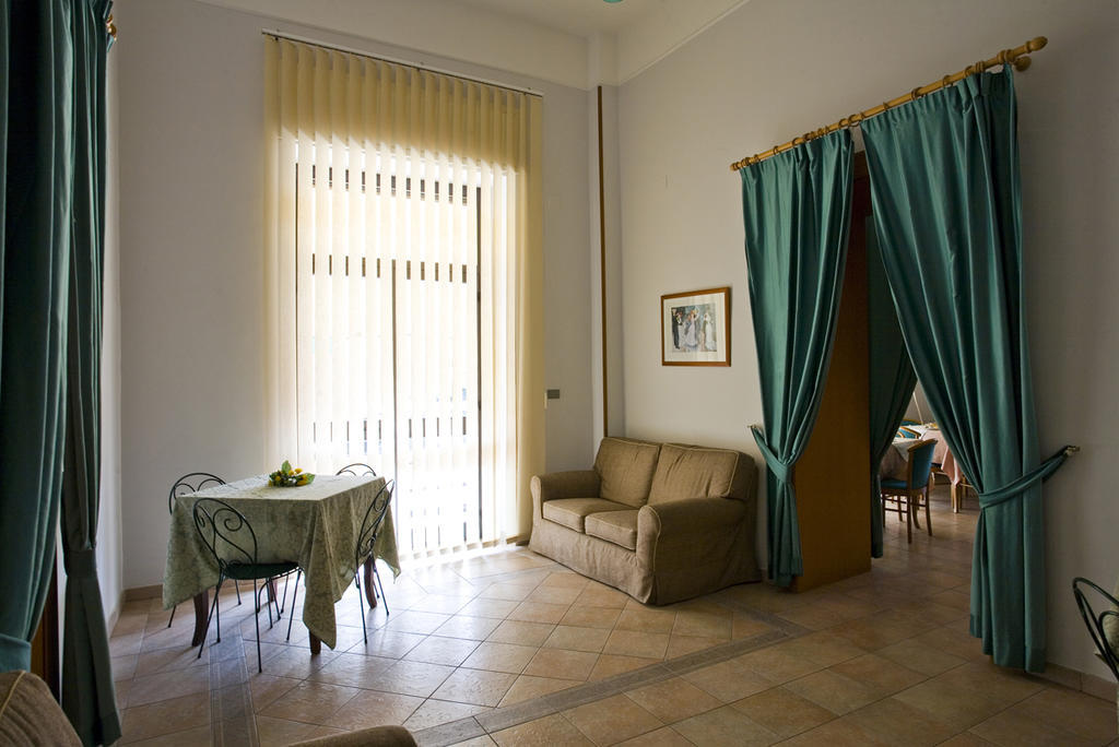 Hotel Vittoria サプリ エクステリア 写真
