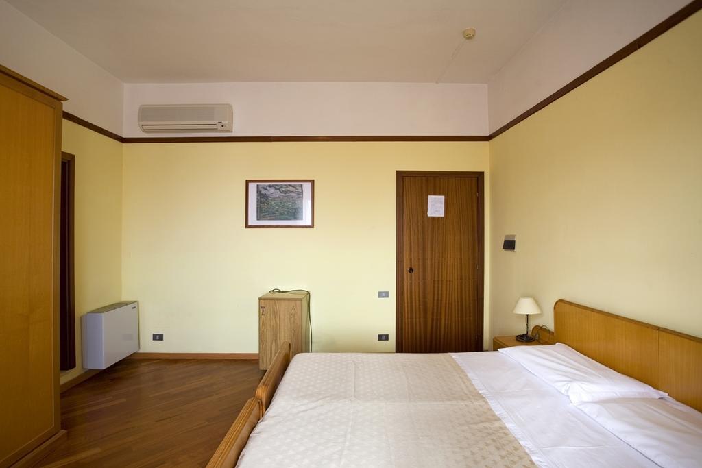 Hotel Vittoria サプリ 部屋 写真