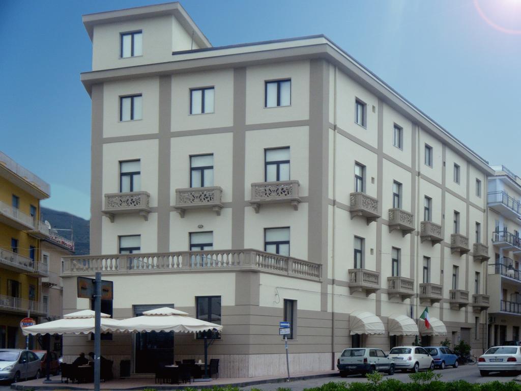 Hotel Vittoria サプリ エクステリア 写真